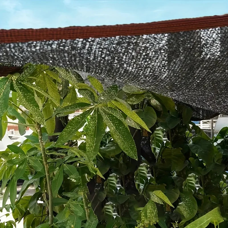 Shade Outdoor Patio Privacy Fence Screen, Outdoor Gap Shade Net with Copper Buttons, High-Density Breathable Woven Polyethylene Fabric, Uv Protection, Multiple Sizes Available for Gardens, Yards, Lawns, and Dog Houses