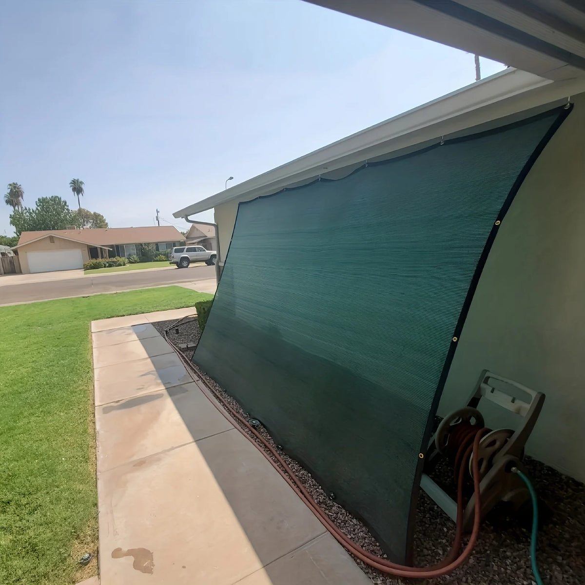 Shaded Outdoor Patios, Outdoor Sunshade Nets, and Privacy Fences Made of Durable Polyethylene Netting with High Toughness and Breathable Copper Fasteners, Suitable for Porches and Patios.